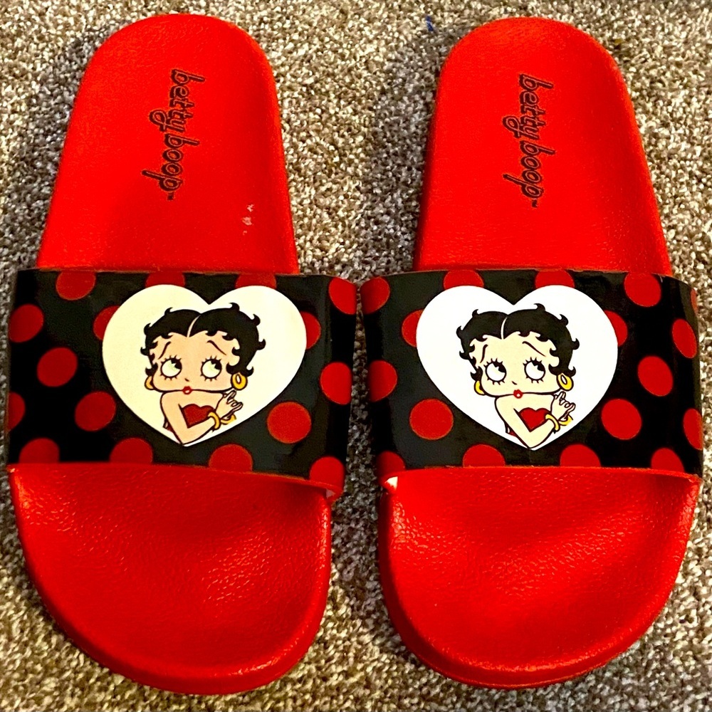 BETTY BOOP WOMEN'S "BETTY DOT" RED HEART SLIP ON SANDALS SIZE 11